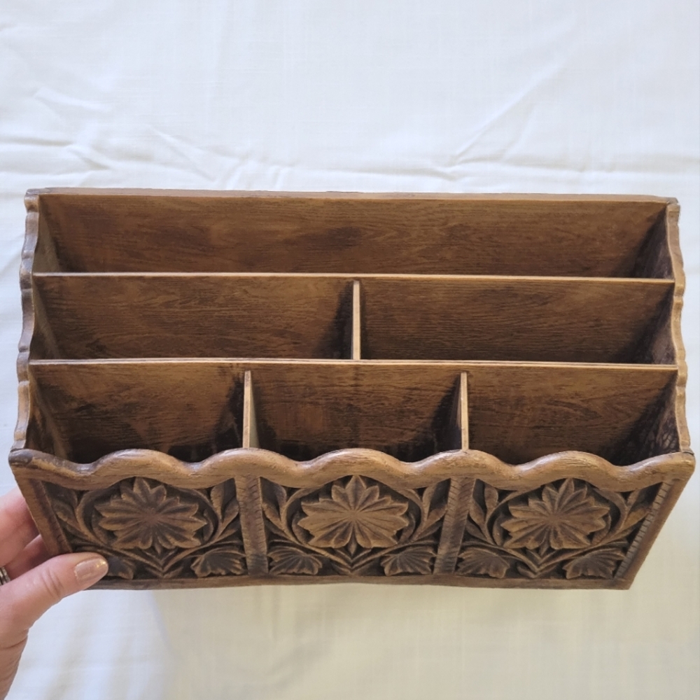 Vintage Faux Wood Dest Organizer. Beautiful Carved Design 1960's-70's - Picture 2 of 10